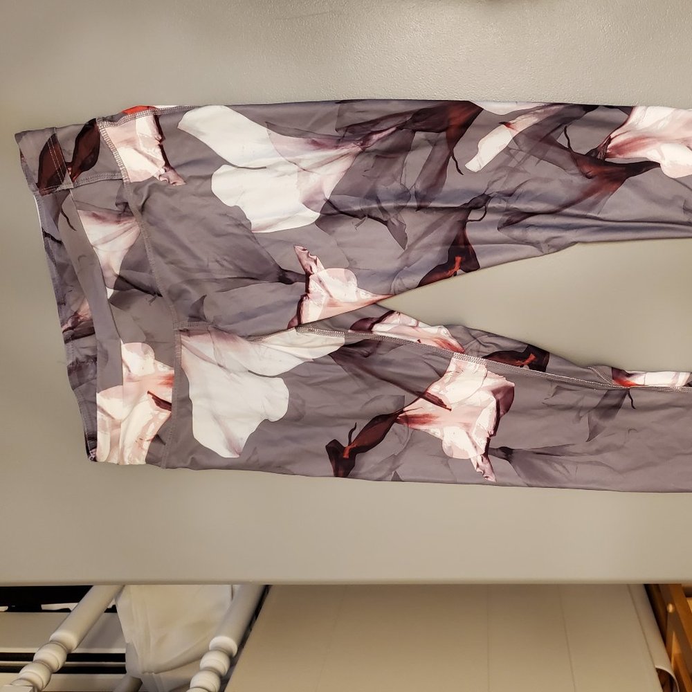 Fabletics Gia Printed PowerLite Capri
